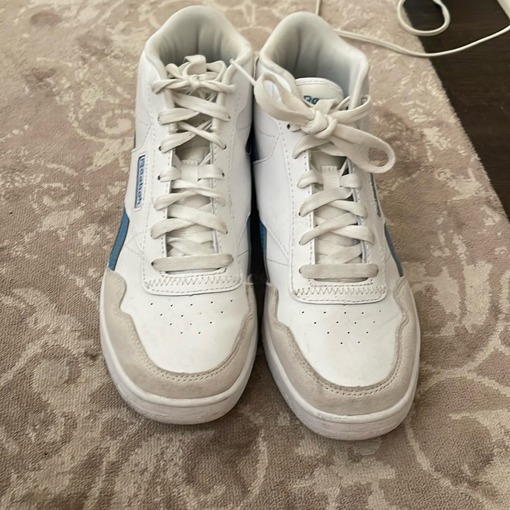 Women’s high top Reebok shoe
